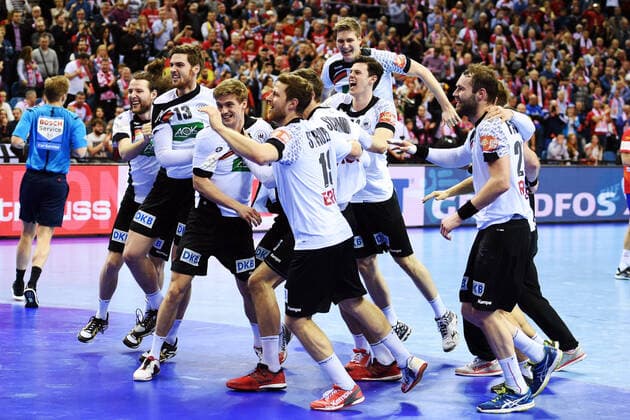 Krakau, Polen 31. Januar 2016: EHF Euro 2016 - Finale - Deutschland vs. Spanien die Mannschaft von Deutschland Schlussjubel Schlußjubel Emotion Freude Tauron Arena Copyright: xFotostandx xWolfx