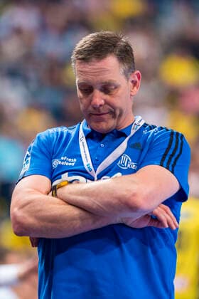 Mannheim, Deutschland 31. Mai 2017: 1. HBL - 16 17 - Rhein Neckar Loewen vs. THW Kiel Trainer Alfred Gislason (THW Kiel) nachdenklich grübelnd gruebelnd SAP Arena Baden Wuerttemberg Copyright: xFotostandx xWolfx