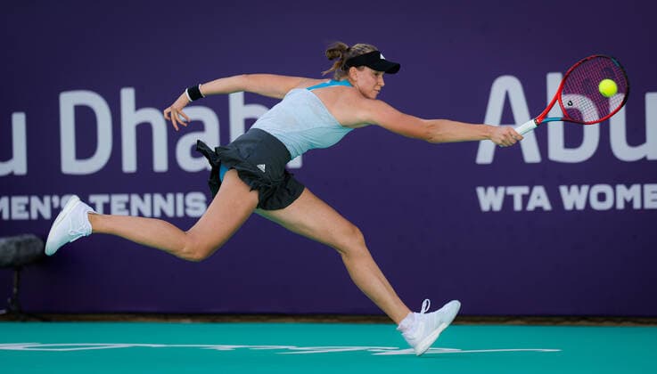 January 11, 2021, Abu Dhabi, UNITED ARAB EMIRATES: Elena Rybakina of Kazakhstan in action during her quarter final match at the 2021 Abu Dhabi WTA, Tennis Damen Womens Tennis Open WTA 500 tournament against Aryna Sabalenka of Belarus Abu Dhabi UNITED ARAB EMIRATES - ZUMAa181 20210111_zaa_a181_121 Copyright: xRobxPrangex