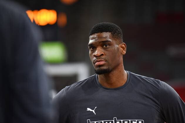 BAMBERG 12.01.2021 --- Basketball ---- Championsleague ---- 8. Spieltag: Brose Bamberg vs Retabet Bilbao --- Bambergs Neuzugang Shevon Thompson (27, Brose Bamberg) vor dem Spiel --- Foto: Hans-Martin Issler isslerimages ---- Brose Bamberg vs Retabet Bilbao