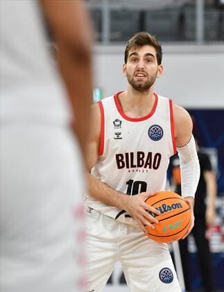 BAMBERG 12.01.2021 --- Basketball ---- Championsleague ---- 8. Spieltag: Brose Bamberg vs Retabet Bilbao --- Jovan Kljajic (10, Retabet Bilbao) --- Foto: Hans-Martin Issler isslerimages ---- Brose Bamberg vs Retabet Bilbao