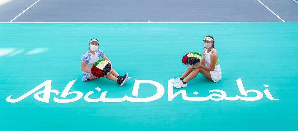 January 13, 2021, Abu Dhabi, UNITED ARAB EMIRATES: Shukoa Aoyama & Ena Shibahara of Japan pose with the champions flowers after winning the doubles final of the 2021 Abu Dhabi WTA, Tennis Damen Womens Tennis Open WTA 500 tournament. Abu Dhabi UNITED ARAB EMIRATES - ZUMAa181 20210113_zaa_a181_037 Copyright: xRobxPrangex
