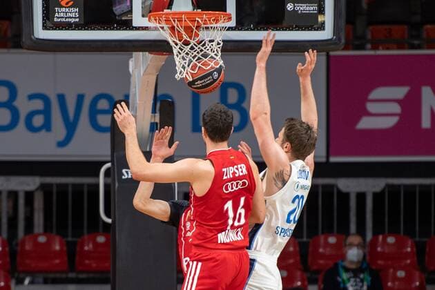 Paul Zipser 16 (FC Bayern), Andrey Zubkov 20 (Zenit St. Petersburg), FC Bayern Basketball vs. Zenit St. Petersburg, Basketball, Euroleague, 13.01.2021 Muenchen Bayern Deutschland