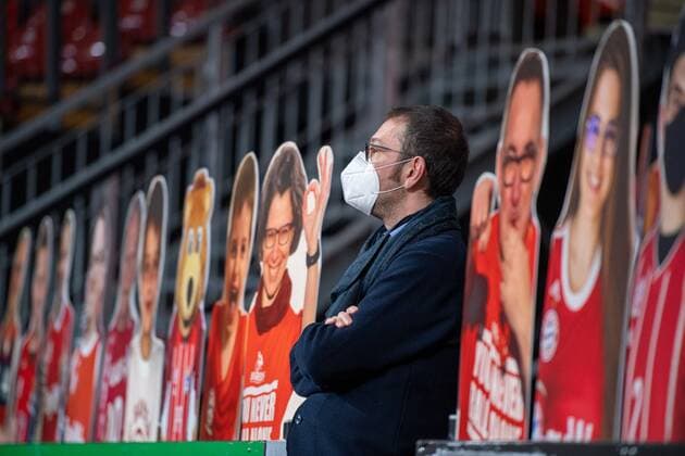 Sportdirektor Daniele Baiesi (FC Bayern) in den Reihen seiner Fans, FC Bayern Basketball vs. Zenit St. Petersburg, Basketball, Euroleague, 13.01.2021 Muenchen Bayern Deutschland