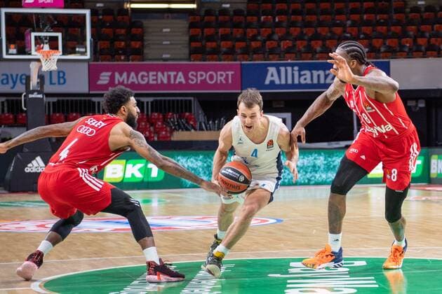 D. Seeley 4 (FC Bayern), Kevin Pangos 4 (Zenit St. Petersburg), Jalen Reynolds 8 (FC Bayern), FC Bayern Basketball vs. Zenit St. Petersburg, Basketball, Euroleague, 13.01.2021 Muenchen Bayern Deutschland