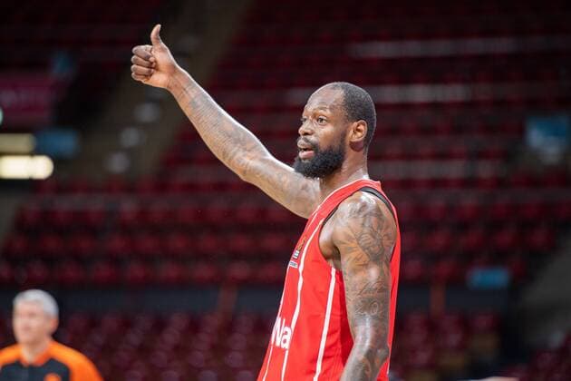 James Gist 21 (FC Bayern), Daumen nach oben, FC Bayern Basketball vs. Zenit St. Petersburg, Basketball, Euroleague, 13.01.2021 Muenchen Bayern Deutschland