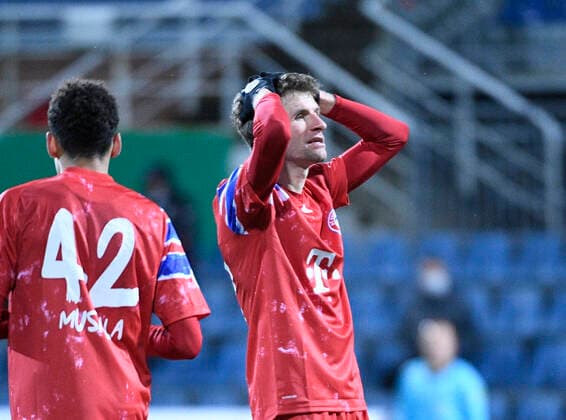 Thomas Müller (Bayern München, 25) ist enttäuscht, Holstein Kiel vs FC Bayern München, Fußball, Männer, DFB-Pokal, 2. Runde, Saison 2020 2021, 13.01.2021 Kiel Holstein-Stadion Schleswig-Holstein Germany