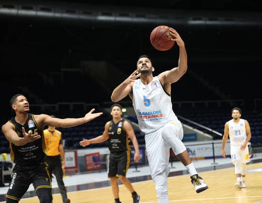 Karim Jallow (Basketball Loewen Braunschweig), David Brembly (Syntainics MBC)