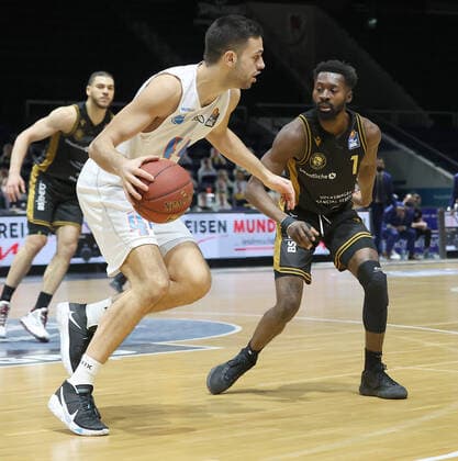 Benedikt Turudic (Syntainics MBC), Bazoumana Kone (Basketball Loewen Braunschweig)