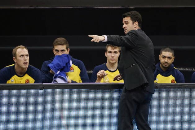 Co Trainer Israel Gonzales zeigend, gestikuliend Basketball EuroLeague Herren Saison 2020 2021 14.01.2021 ALBA Berlin vs.Armani Mailand