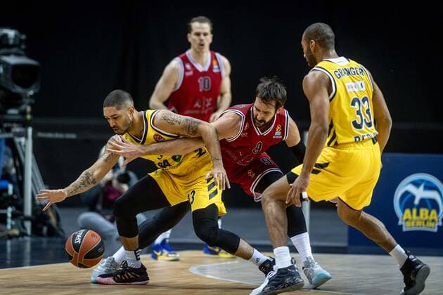 Basketball Berlin 14.01.2021 Saison 2020 2021 Euroleague Regular Season Alba Berlin vs AX Armani Exchange Mailand Peyton Siva (Alba Berlin, No.03) Riccardo Moraschini (Mailand, No.09)