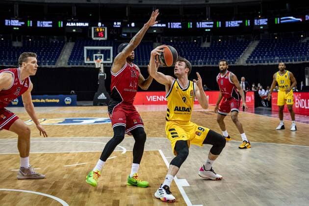 Basketball Berlin 14.01.2021 Saison 2020 2021 Euroleague Regular Season Alba Berlin vs AX Armani Exchange Mailand Jonas Mattisseck (Alba Berlin, No.09) Malcolm Delaney (Mailand, No.23)