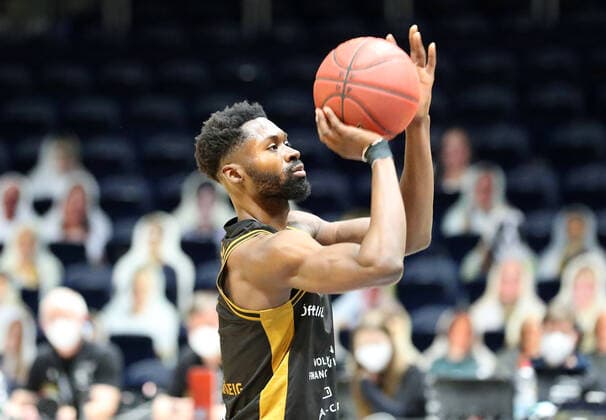 Löwen Braunschweig vs. MBC, BBL Braunschweig, 14.01.2021, BASKETBALL - easyCredit BBL Basketball Bundesliga, Löwen Braunschweig vs. SYNTAINICS Mitteldeutsche Basketball Club, Saison 2020 21. Bazoumana KonÃ (Löwen Braunschweig) Braunschweig