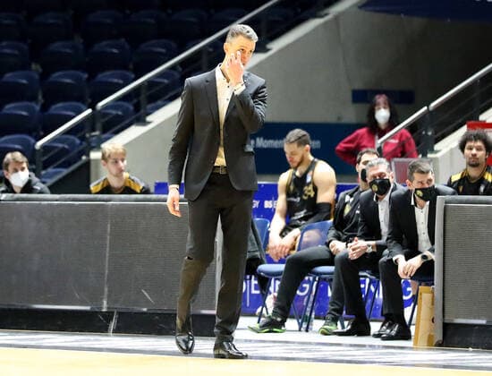 Löwen Braunschweig vs. MBC, BBL Braunschweig, 14.01.2021, BASKETBALL - easyCredit BBL Basketball Bundesliga, Löwen Braunschweig vs. SYNTAINICS Mitteldeutsche Basketball Club, Saison 2020 21. Headcoach Pete Strobl (Löwen Braunschweig) Braunschweig