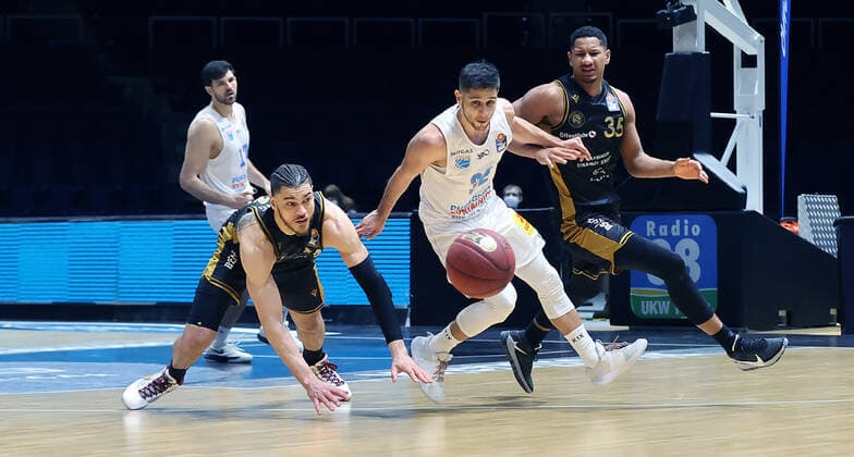 Gavin Schilling (Basketball Loewen Braunschweig), Roko Rogic (Syntainics MBC), Karim Jallow (Basketball Loewen Braunschweig)