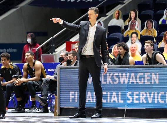 Löwen Braunschweig vs. MBC, BBL Braunschweig, 14.01.2021, BASKETBALL - easyCredit BBL Basketball Bundesliga, Löwen Braunschweig vs. SYNTAINICS Mitteldeutsche Basketball Club, Saison 2020 21. Headcoach Pete Strobl (Löwen Braunschweig) Braunschweig