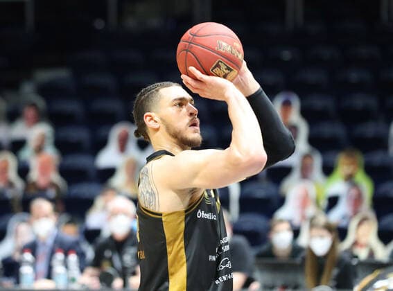Löwen Braunschweig vs. MBC, BBL Braunschweig, 14.01.2021, BASKETBALL - easyCredit BBL Basketball Bundesliga, Löwen Braunschweig vs. SYNTAINICS Mitteldeutsche Basketball Club, Saison 2020 21. Gavin Schilling (Löwen Braunschweig) Braunschweig