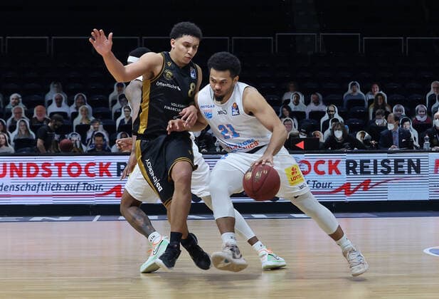 James Robinson (Basketball Loewen Braunschweig), Quinton Hooker (Syntainics MBC)