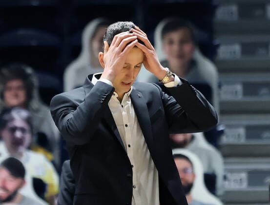 Sport Bilder des Tages Headcoach Pete Strobl (Basketball Loewen Braunschweig)