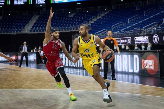 Basketball Berlin 14.01.2021 Saison 2020 2021 Euroleague Regular Season Alba Berlin vs AX Armani Exchange Mailand Jayson Granger (Alba Berlin, No.33) Malcolm Delaney (Mailand, No.23)