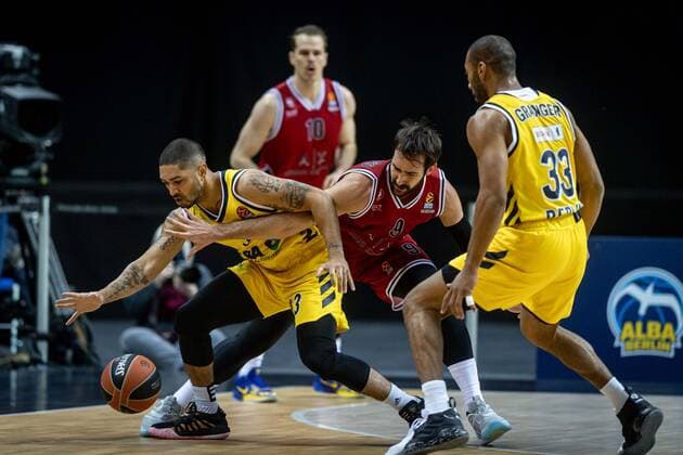 Basketball Berlin 14.01.2021 Saison 2020 2021 Euroleague Regular Season Alba Berlin vs AX Armani Exchange Mailand Peyton Siva (Alba Berlin, No.03) Riccardo Moraschini (Mailand, No.09)