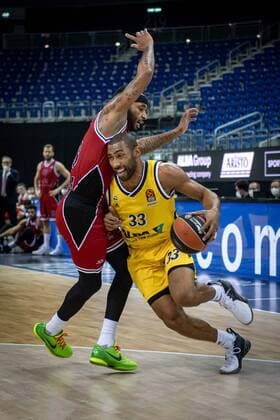 Basketball Berlin 14.01.2021 Saison 2020 2021 Euroleague Regular Season Alba Berlin vs AX Armani Exchange Mailand Jayson Granger (Alba Berlin, No.33) Malcolm Delaney (Mailand, No.23)