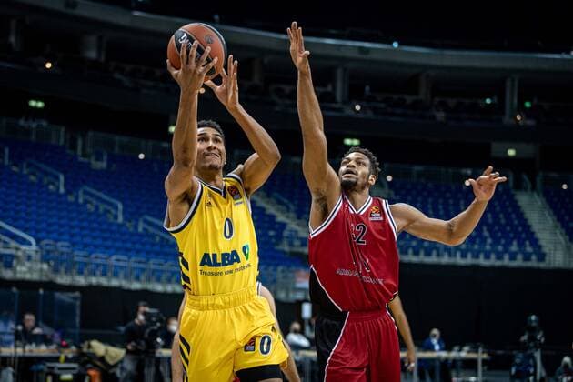 Basketball Berlin 14.01.2021 Saison 2020 2021 Euroleague Regular Season Alba Berlin vs AX Armani Exchange Mailand Maodo Lo (Alba Berlin, No.00) Jeff Brooks (Mailand, No.32)