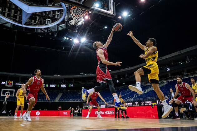 Basketball Berlin 14.01.2021 Saison 2020 2021 Euroleague Regular Season Alba Berlin vs AX Armani Exchange Mailand Maodo Lo (Alba Berlin, No.00) Michael Roll (Mailand, No.10)