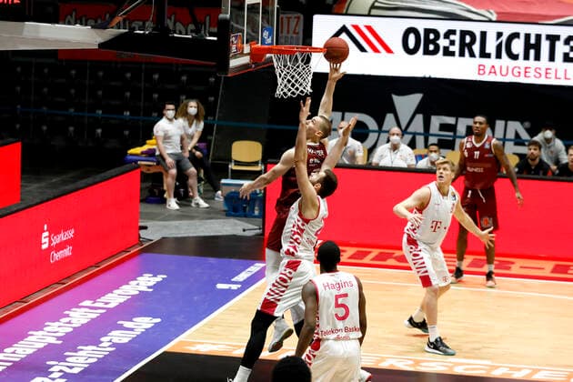 15.01.2021, easyCredit Basketball Bundesliga, BBL, Saison 2020 2021, Herren, Chemnitz Niners - Telekom Baskets Bonn Jonas Richter, Niners Chemnitz, Strahinja Micovic, Telekom Baskets Bonn Chemnitz Messe Chemnitz Sachsen Germany