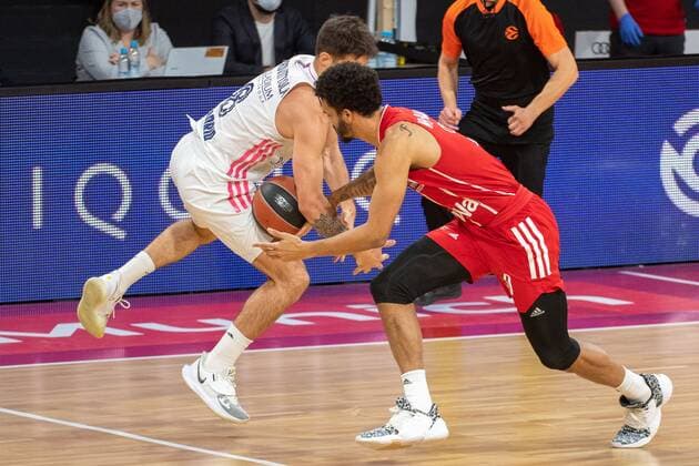 Nicolas Laprovittola 8 (Real Madrid), Nick Weiler-Babb 0 (FC Bayern), FC Bayern Basketball vs. Real Madrid, Basketball, Euroleague, 15.01.2021 Muenchen Bayern Deutschland