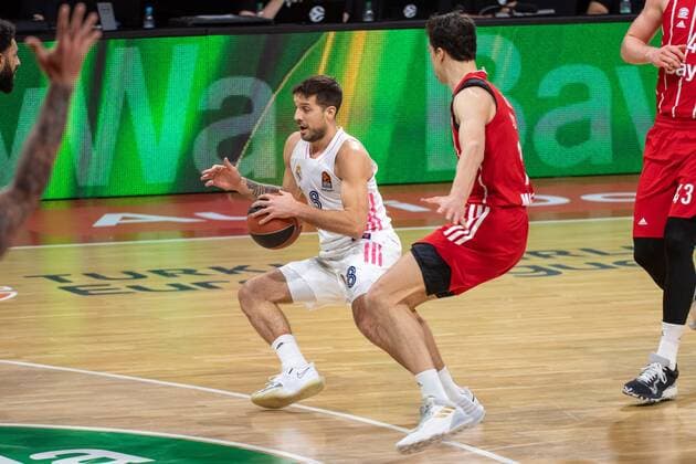 Nicolas Laprovittola 8 (Real Madrid), Vladimir Lucic 11 (FC Bayern), FC Bayern Basketball vs. Real Madrid, Basketball, Euroleague, 15.01.2021 Muenchen Bayern Deutschland