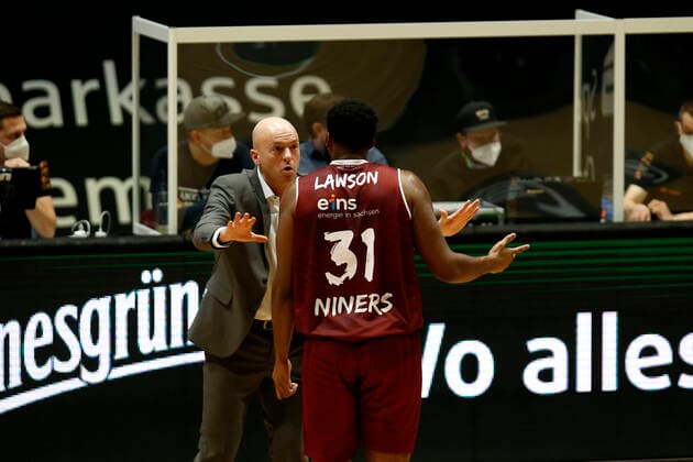 15.01.2021, easyCredit Basketball Bundesliga, BBL, Saison 2020 2021, Herren, Chemnitz Niners - Telekom Baskets Bonn Joe Lawson, Niners Chemnitz, Rodrigo Pastore (Headcoach), Niners Chemnitz Chemnitz Messe Chemnitz Sachsen Germany