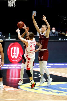 15.01.2021, easyCredit Basketball Bundesliga, BBL, Saison 2020 2021, Herren, Chemnitz Niners - Telekom Baskets Bonn Deividas Gailius, Telekom Baskets Bonn, Jonas Richter, Niners Chemnitz Chemnitz Messe Chemnitz Sachsen Germany