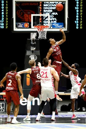 15.01.2021, easyCredit Basketball Bundesliga, BBL, Saison 2020 2021, Herren, Chemnitz Niners - Telekom Baskets Bonn Isiaha Mike, Niners Chemnitz, Leon Kratzer, Telekom Baskets Bonn Chemnitz Messe Chemnitz Sachsen Germany