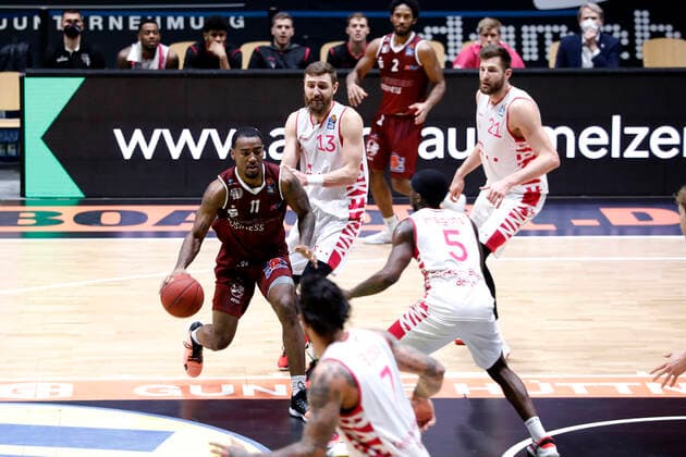 15.01.2021, easyCredit Basketball Bundesliga, BBL, Saison 2020 2021, Herren, Chemnitz Niners - Telekom Baskets Bonn Isiaha Mike, Niners Chemnitz, Deividas Gailius, Telekom Baskets Bonn, Josh Hagins, Telekom Baskets Bonn Chemnitz Messe Chemnitz Sachsen Germany