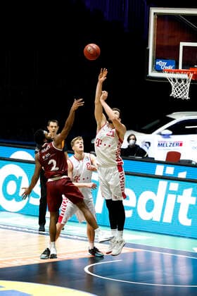 15.01.2021, easyCredit Basketball Bundesliga, BBL, Saison 2020 2021, Herren, Chemnitz Niners - Telekom Baskets Bonn Terrell Harris, Niners Chemnitz, Leon Kratzer, Telekom Baskets Bonn Chemnitz Messe Chemnitz Sachsen Germany