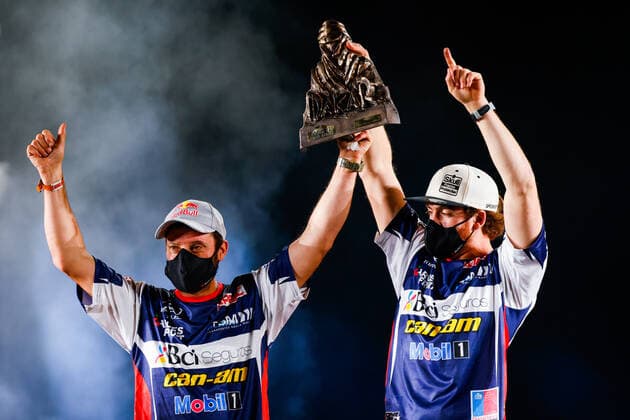 401 Lopez Contardo Francisco (chl), Latrach Vinagre Juan Pablo (chl), Can-Am, South Racing Can-Am, Motul, SSV Series - T4, action during the finishing podium ceremony at the King Abdullah International Stadium in Jeddah, in Saudi Arabia on January 15, 2021 AUTOMOBILE : DAKAR 2021 - Arabie saoudite - Podiums - 15 01 2021 DPPI Panoramic 