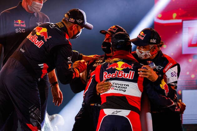 Peterhansel Stephane (fra), Mini, X-Raid Mini JCW Team, Auto, Sainz Carlos (esp), Mini, X-Raid Mini JCW Team, Auto, portrait during the finishing podium ceremony at the King Abdullah International Stadium in Jeddah, in Saudi Arabia on January 15, 2021 AUTOMOBILE : DAKAR 2021 - Arabie saoudite - Podiums - 15 01 2021 DPPI Panoramic