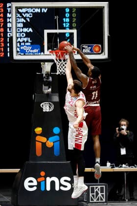 15.01.2021, easyCredit Basketball Bundesliga, BBL, Saison 2020 2021, Herren, Chemnitz Niners - Telekom Baskets Bonn Isiaha Mike, Niners Chemnitz, Leon Kratzer, Telekom Baskets Bonn Chemnitz Messe Chemnitz Sachsen Germany