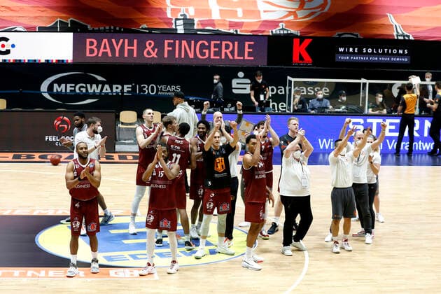 15.01.2021, easyCredit Basketball Bundesliga, BBL, Saison 2020 2021, Herren, Chemnitz Niners - Telekom Baskets Bonn Tiger Niners bedanken sich Chemnitz Messe Chemnitz Sachsen Germany