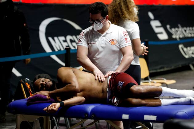 15.01.2021, easyCredit Basketball Bundesliga, BBL, Saison 2020 2021, Herren, Chemnitz Niners - Telekom Baskets Bonn Virgel Matthews, Niners Chemnitz, bei der Massage Chemnitz Messe Chemnitz Sachsen Germany