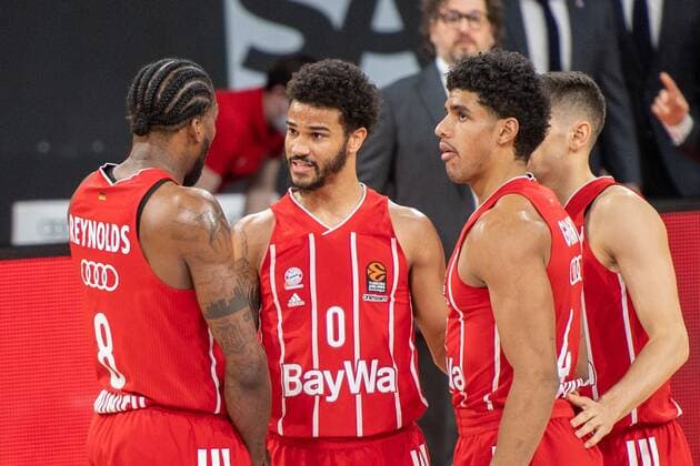 Jalen Reynolds 8 (FC Bayern), Nick Weiler-Babb 0 (FC Bayern), D. Seeley 4 (FC Bayern) im Gespraech, FC Bayern Basketball vs. Real Madrid, Basketball, Euroleague, 15.01.2021 Muenchen Bayern Deutschland