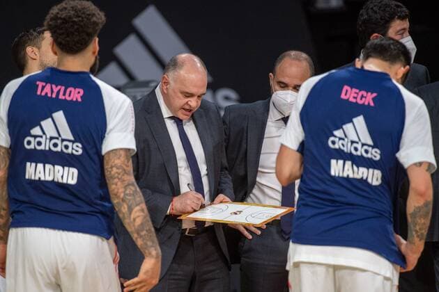Head Coach Pablo Laso (Real Madrid), Strategie besprechen, FC Bayern Basketball vs. Real Madrid, Basketball, Euroleague, 15.01.2021 Muenchen Bayern Deutschland