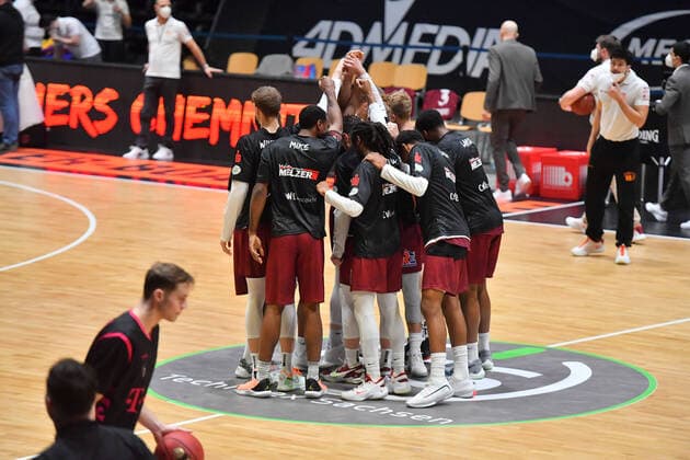 Chemnitz, Deutschland 15. Januar 2021: BBL - 2020 2021 - Niners Chemnitz vs. Telekom Baskets Bonn Spielerkreis Niners Chemnitz vor Spielbeginn Copyright: xFotostandx xDostmannx