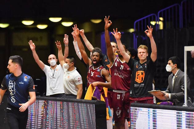 Chemnitz, Deutschland 15. Januar 2021: BBL - 2020 2021 - Niners Chemnitz vs. Telekom Baskets Bonn Jubel auf der Ersatzbank von den Niners Chemnitz. Copyright: xFotostandx xDostmannx