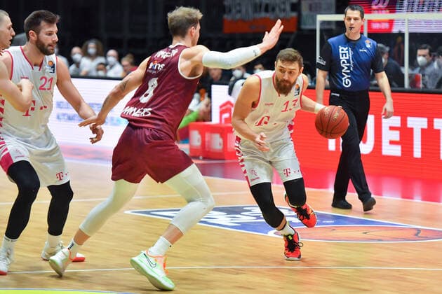 Chemnitz, Deutschland 15. Januar 2021: BBL - 2020 2021 - Niners Chemnitz vs. Telekom Baskets Bonn v. li. im Zweikampf Jan Niklas Wimberg (Chemnitz) und Deividas Gailius (Bonn) Copyright: xFotostandx xDostmannx