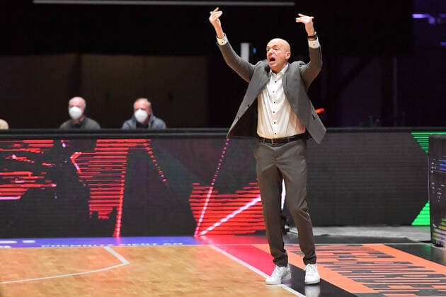 Chemnitz, Deutschland 15. Januar 2021: BBL - 2020 2021 - Niners Chemnitz vs. Telekom Baskets Bonn Trainer Rodrigo Pastore (Chemnitz) Copyright: xFotostandx xDostmannx