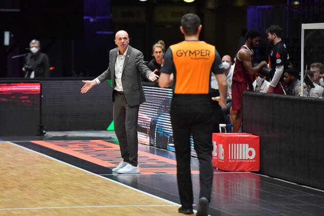 Chemnitz, Deutschland 15. Januar 2021: BBL - 2020 2021 - Niners Chemnitz vs. Telekom Baskets Bonn Trainer Rodrigo Pastore (Chemnitz) Copyright: xFotostandx xDostmannx