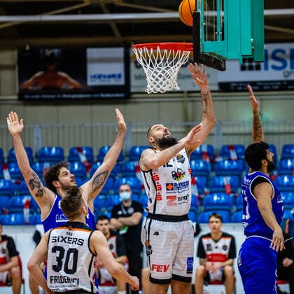 waehrend der Saison 2020-21 (Herren) in der Barmer Bundesliga ProB zwischen BSW Sixers und VfL SparkassenStars Bochum in der Ballsporthalle Sandersdorf am 16. January 2021 in Sandersdorf, Sachsen Anhalt, Deutschland
