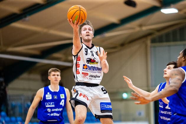 Lucien Schmikale ( 9 BSW Sixers) waehrend der Saison 2020-21 (Herren) in der Barmer Bundesliga ProB zwischen BSW Sixers und VfL SparkassenStars Bochum in der Ballsporthalle Sandersdorf am 16. January 2021 in Sandersdorf, Sachsen Anhalt, Deutschland